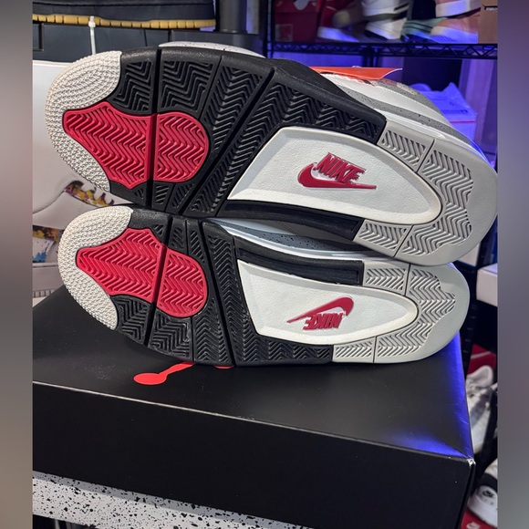 AIR JORDAN 4 RETRO OG 'WHITE CEMENT' - 13M - Picture 6 of 6